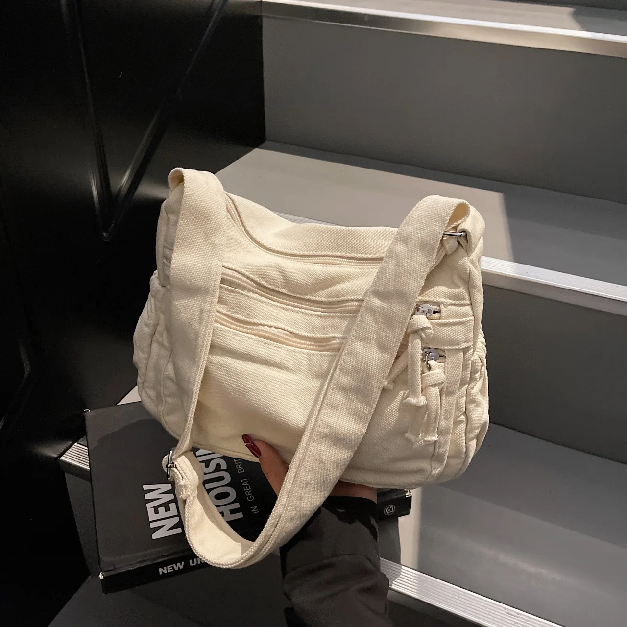 New Fashionable Simple Canvas Bag Korean Edition Multi layer Leisure Versatile Travel Commuter Bag Western Style Crossbody Bag