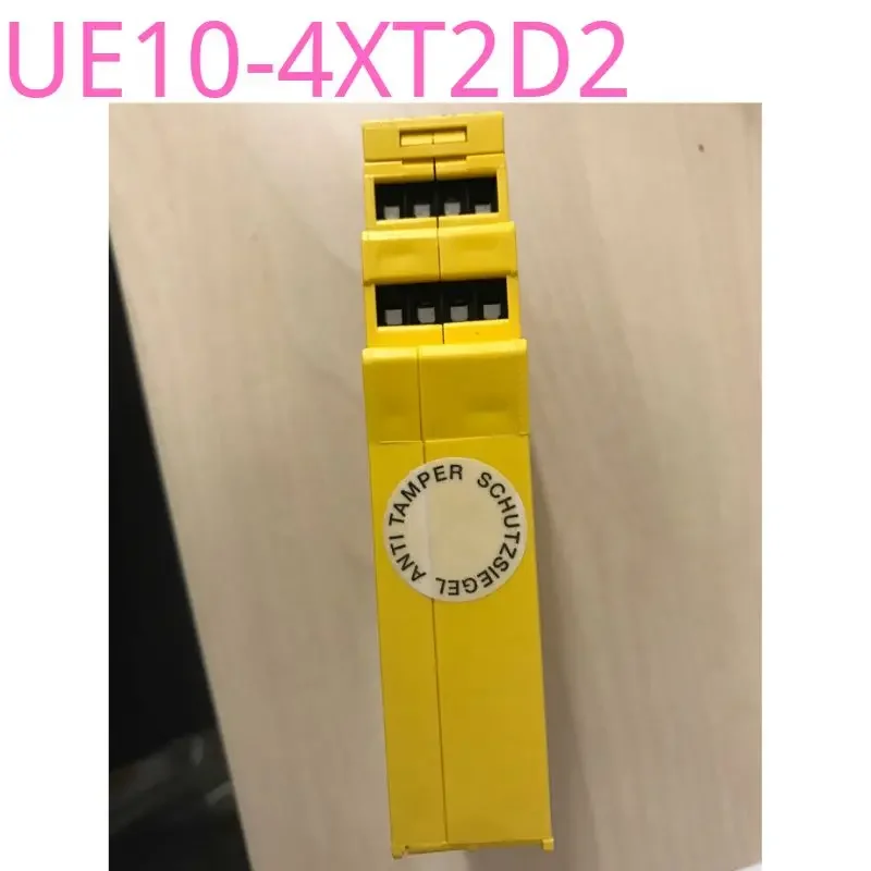 Relé de seguridad SICK usado UE10-4XT2D2 Función OK