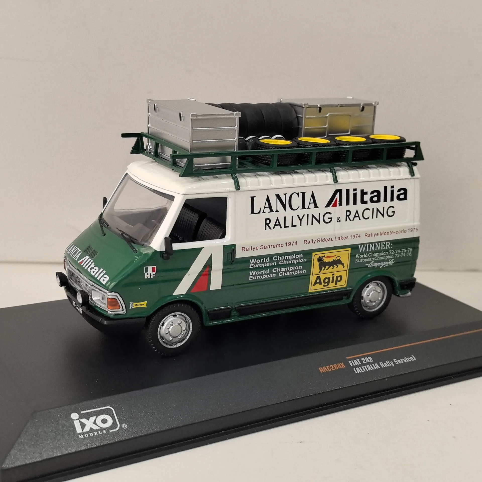 

Diecast IXO 1/43 Scale FIAT 242 Fiat Van Alloy Car Model Collectible Toy Gift Souvenir Display Ornament