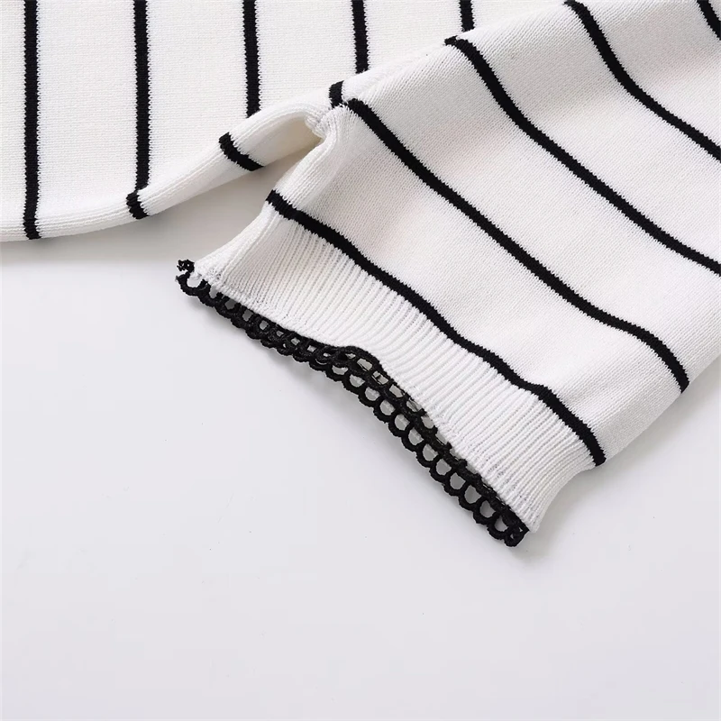 KEYANKETIAN Kerah Wanita Baru Musim Panas dengan Dekorasi Benang Terlihat, Sweter Rajutan Bergaris Lengan Pendek untuk Wanita