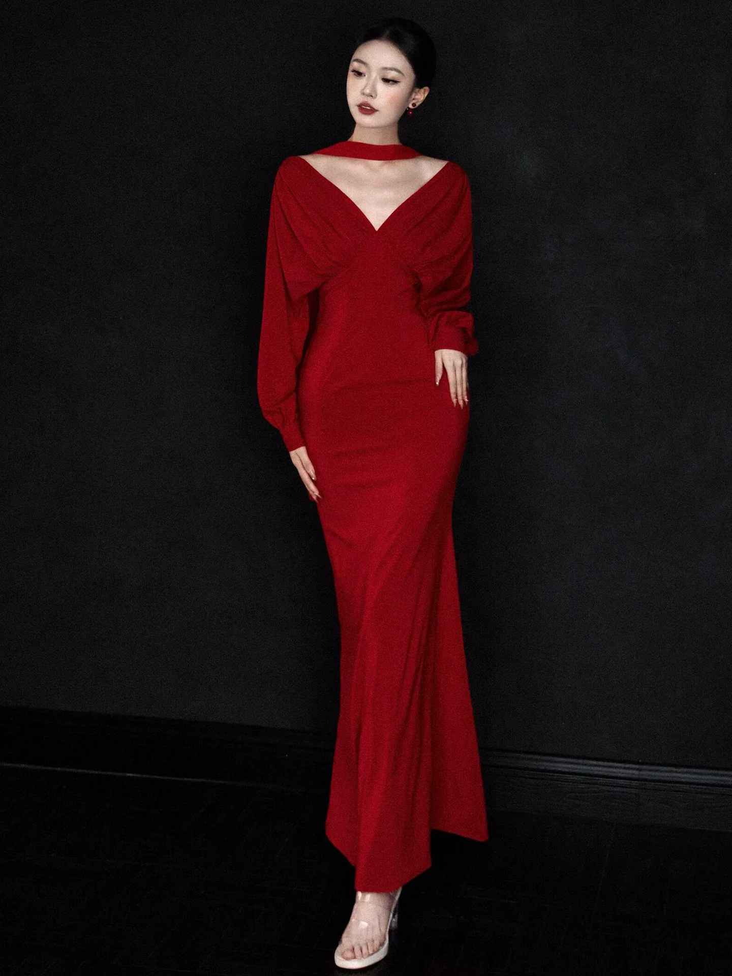 

Элегантное длинное красное свадебное платье с V-образным вырезом, фасон «русалка», для помолвки, красивое, весеннее, для ранней весны, на молнии, с перфорацией.