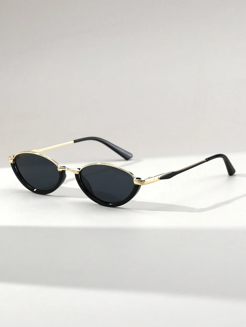 Une paire de lunettes métalliq - Street Fashion Runway avis et prix