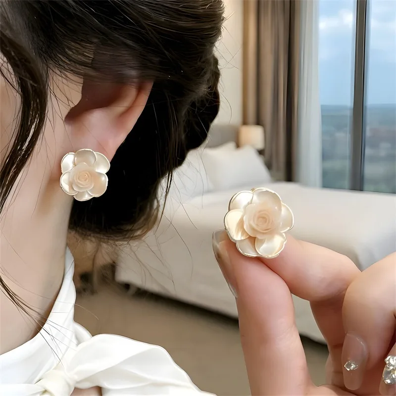 Acrylic White Camellia Flowers Stud Earrings for Women Fashion Temperament Fairycore Earring Party Wedding Jewelry Wholesale