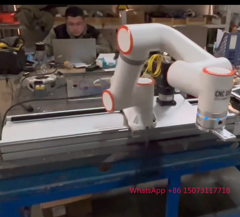 Robot industriale articolato servo collaborativo a sei assi, carico utile da 5 kg