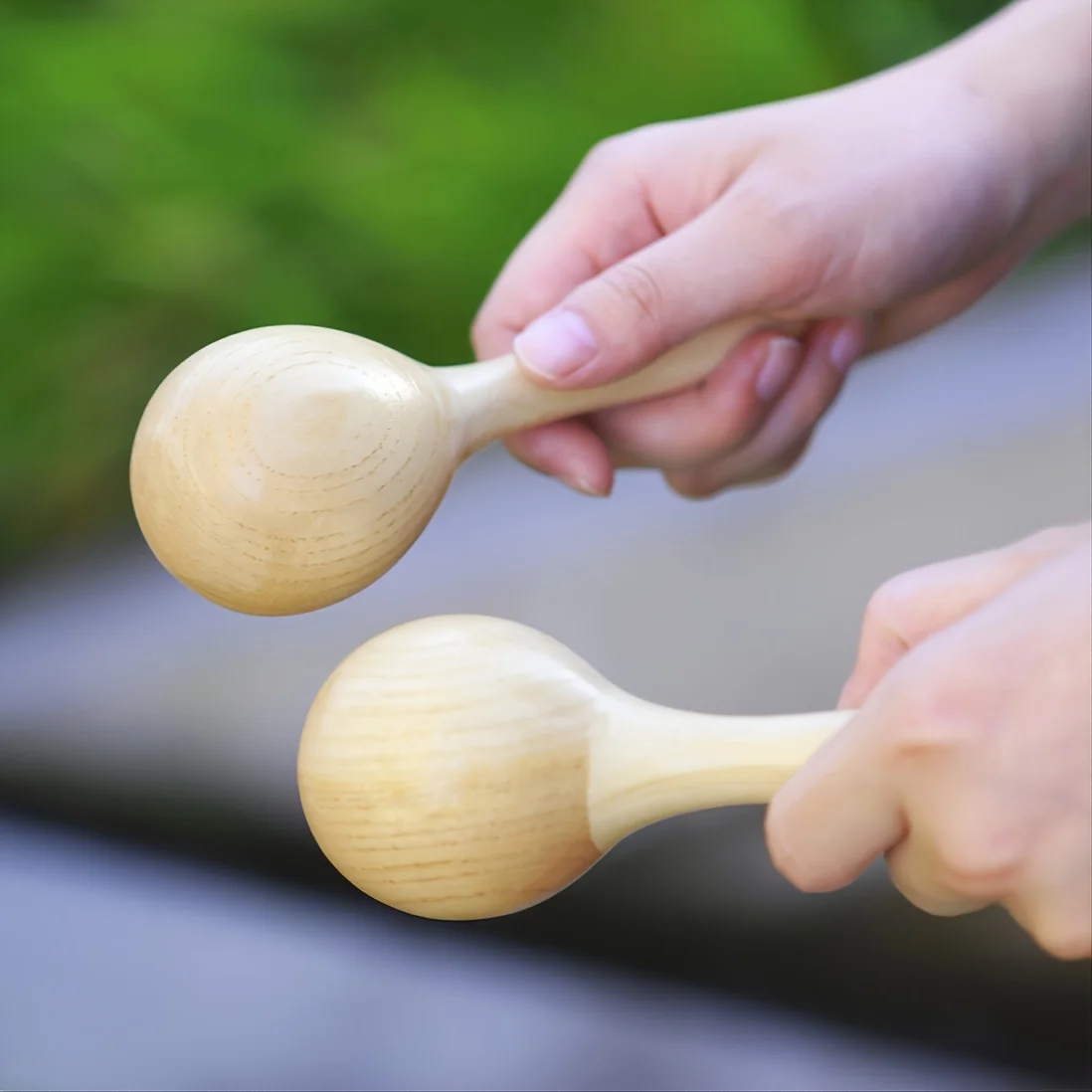 2PCS Log Maracas Sand Hammer Ball Wood Color Noise Ball Shaker Gift Party Musical Percussion Instrument