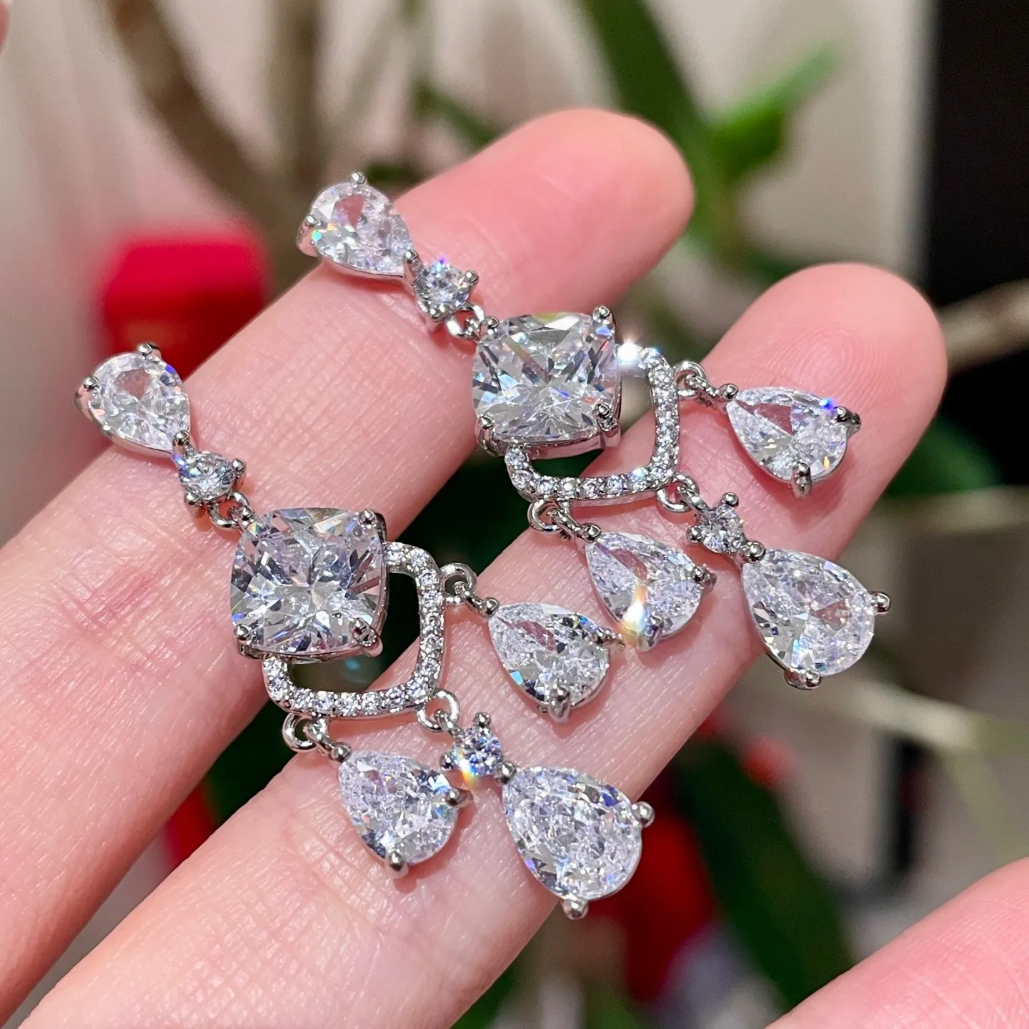 

Vintage baroque court style light luxury women's temperament zircon water drop earrings full of diamonds exquisite long slimming
