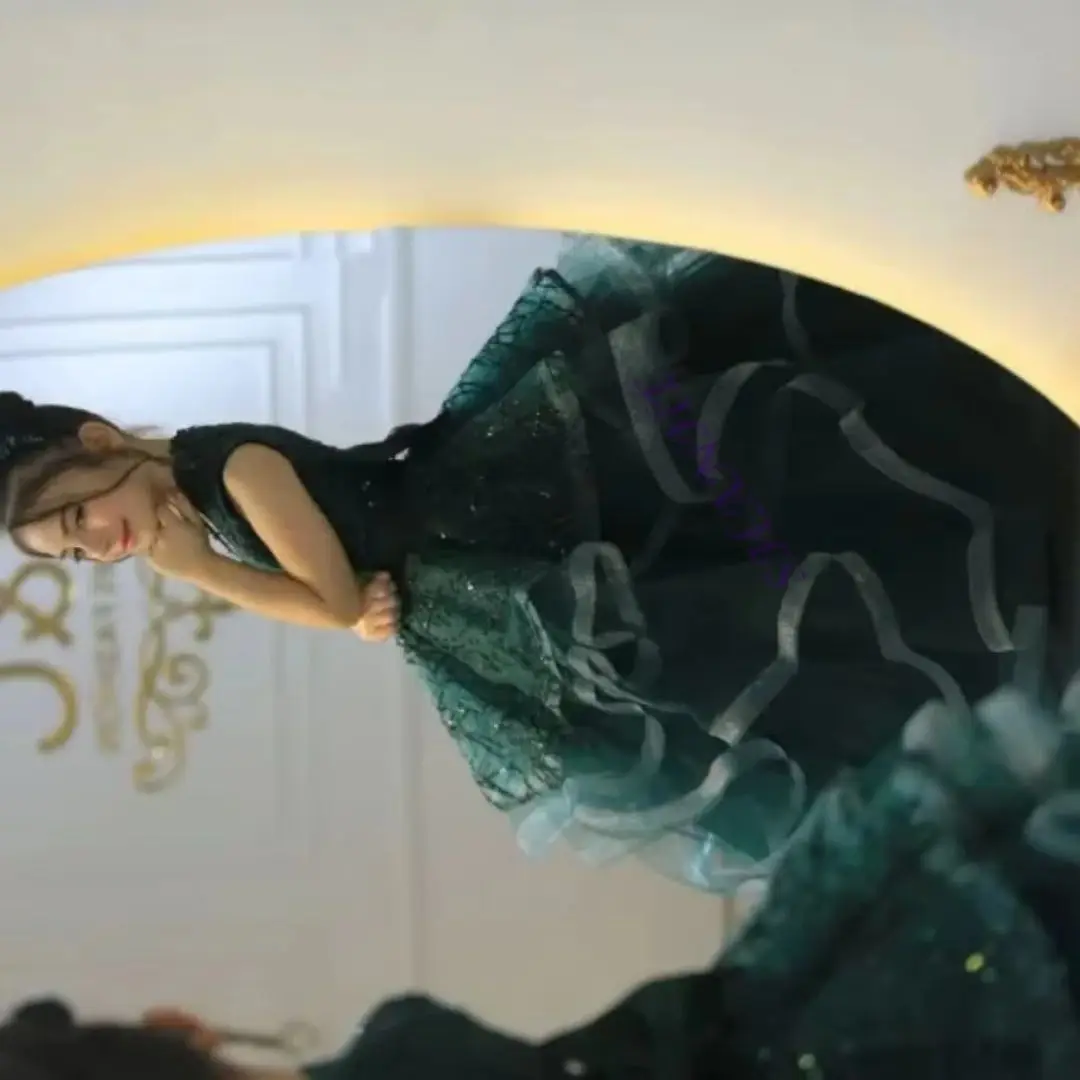 

Green Flower Girl Dresses for Wedding With Bow Sequins Ruffles Sleeveless Ball Gowns Baby Girl Birthday Ball Gowns Customized