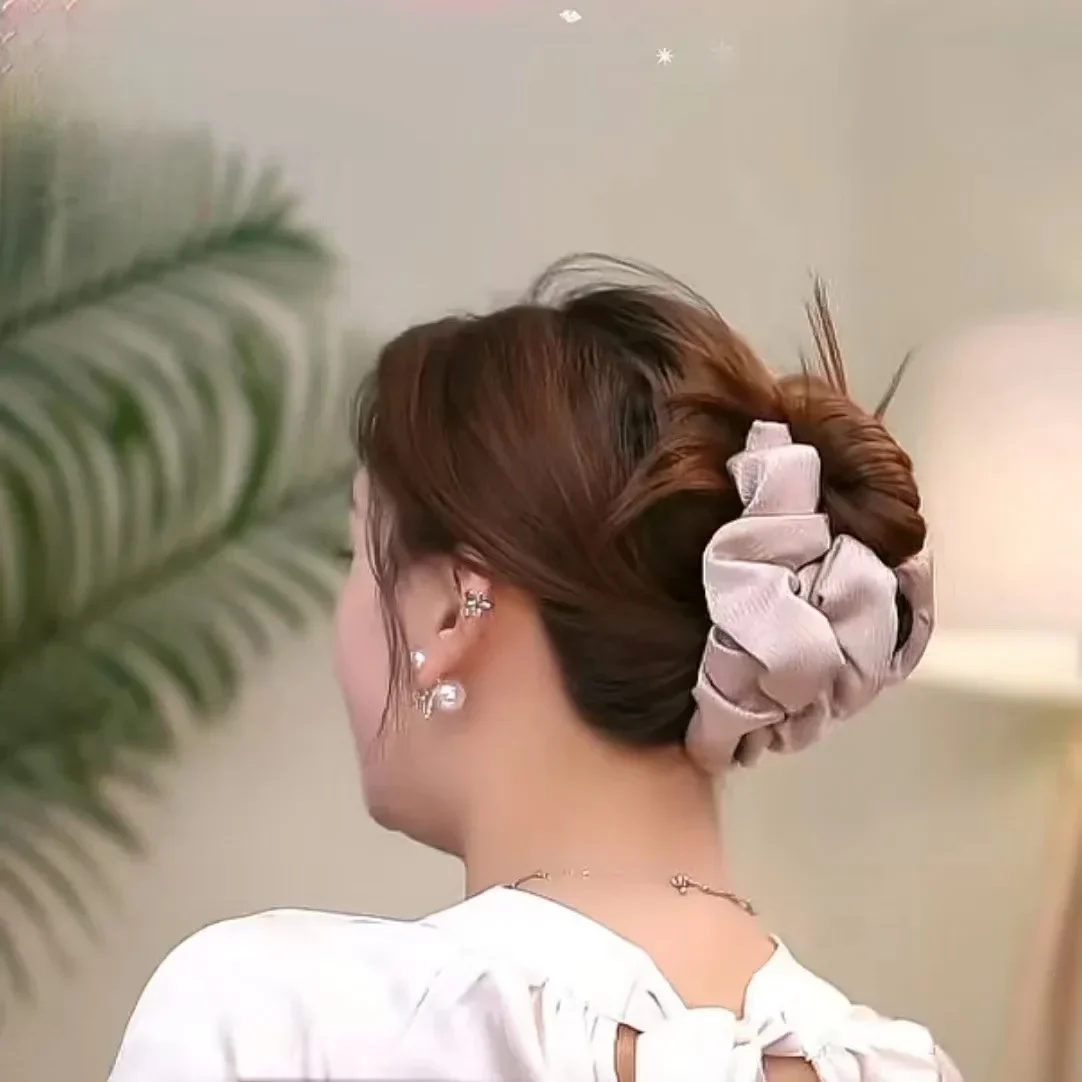 

Sophisticated Hair Clip with Soft and Beautiful Texture Shiny and Simple Hair Clips for Women Fashionistas