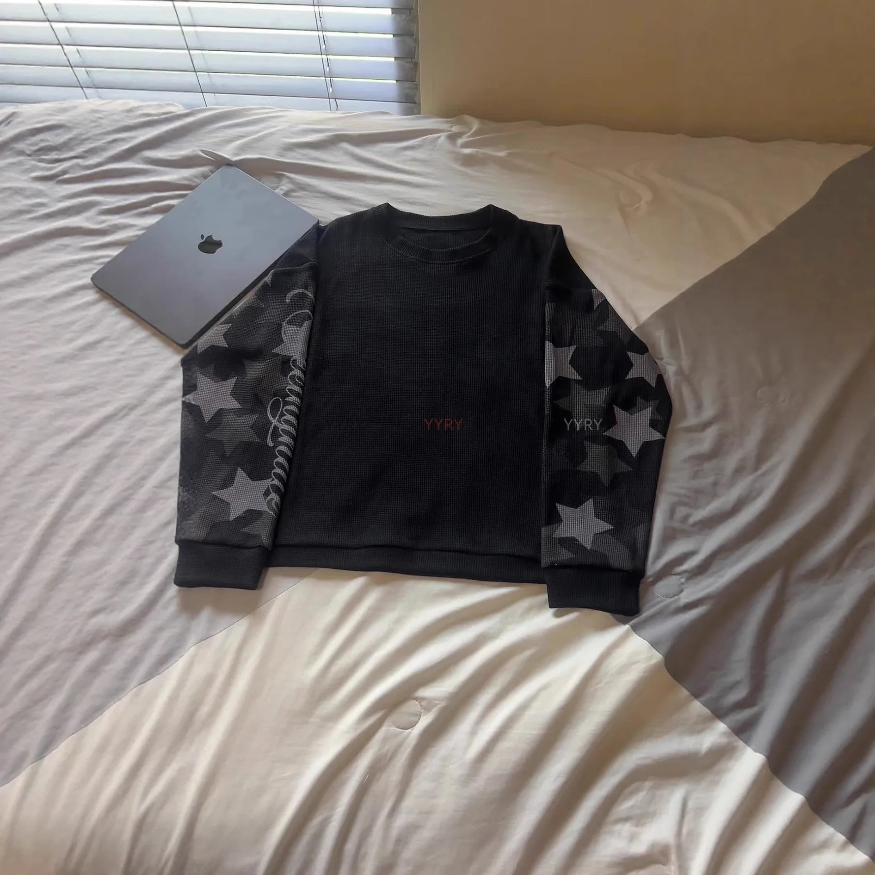 

New trendy T-shirt for men and women in foreign trade, fashionable long sleeved patchwork with dark English print