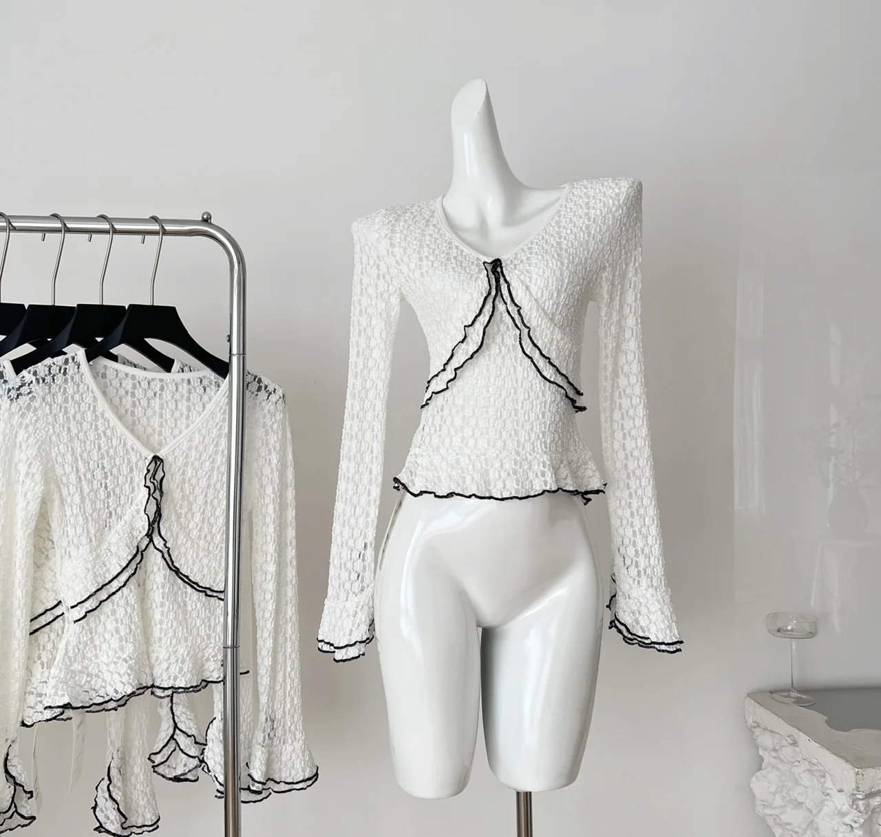 

2025 Autumn Winter Women French Vintage Crop Top Long Flare Sleeve T-Shirt Design Tee Gyaru Coquette Shoujo Mori Girl Design