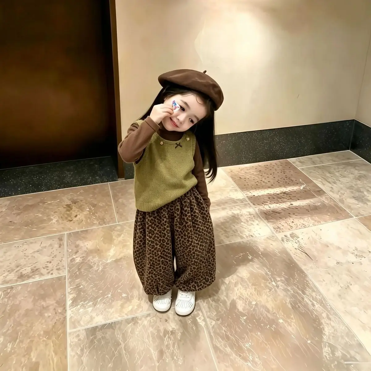 Mädchen-Set mit Leopardenmuster: Weite Hose und Langarm-Oberteil – 2-teiliges Outfit im koreanischen Stil für Kleinkinder, Kleidung für Kleinkindmädchen – Detail 2