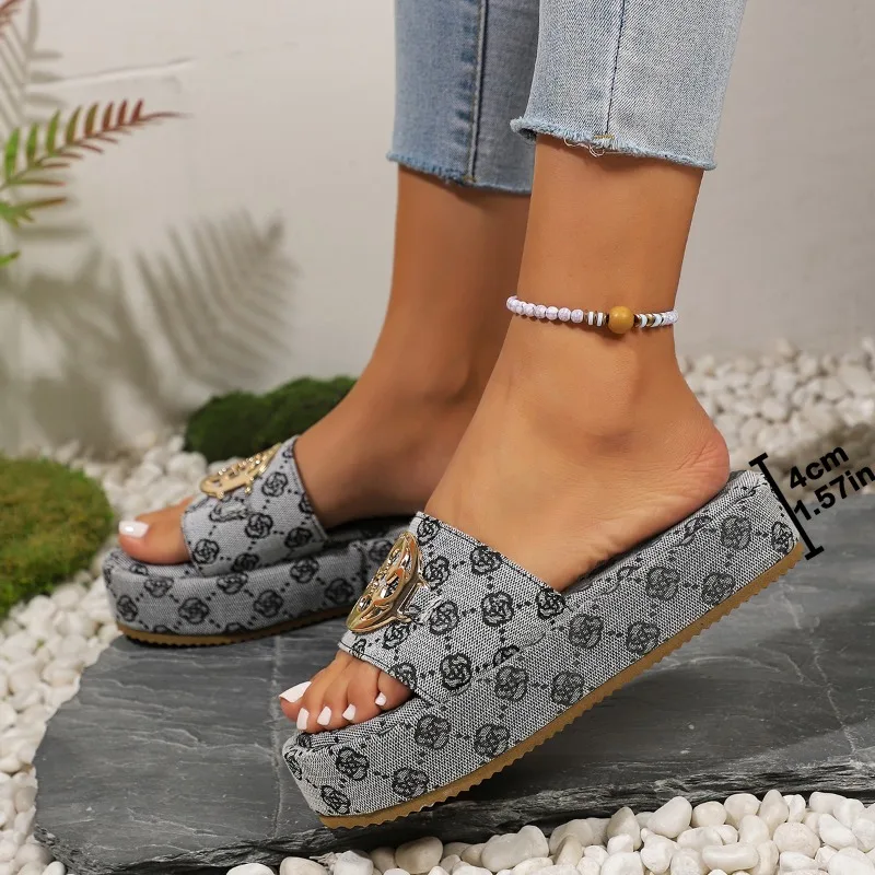 Women's Summer New Metal Decorative Designer Thick Soled Open Toe Sandals 2025 Luxury Brand Shallow Mouth Flat Women's Slippers image 4