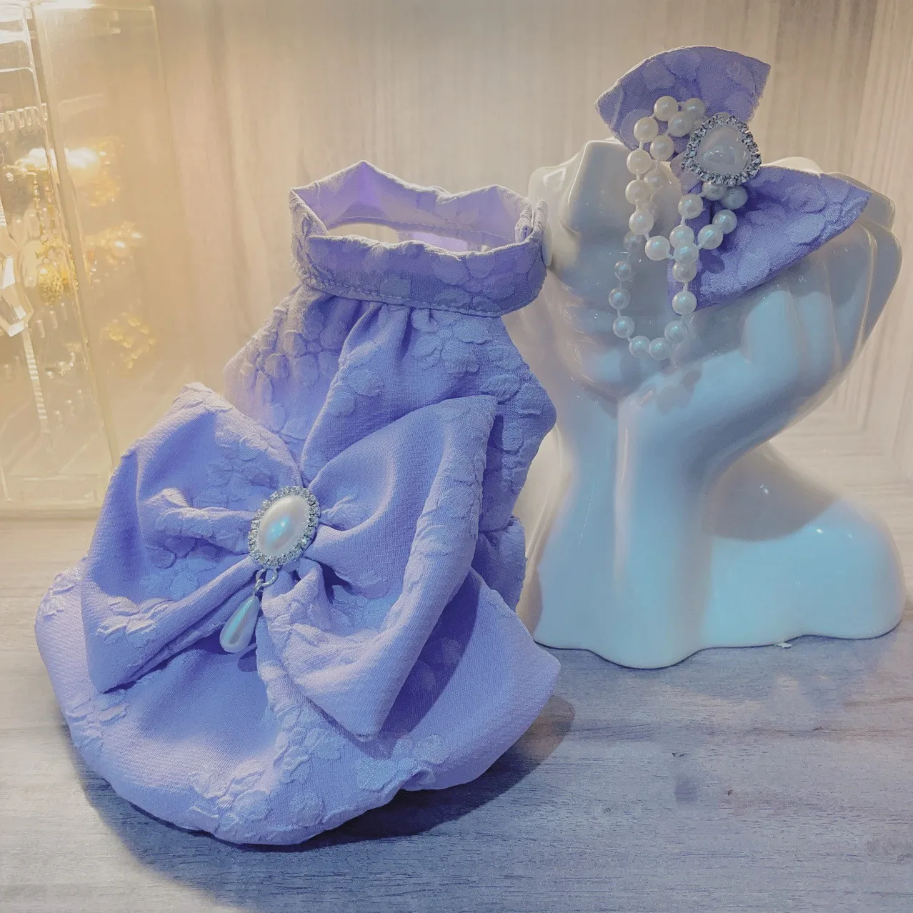 

Glamorous High-Class Lady Style Pet Suit Large Purple Bow Dog Dress Hairpin Suit