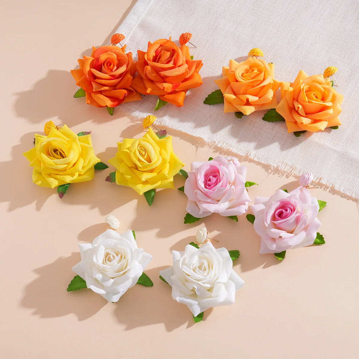 4 Colors Fabric Simulated Flower Dangle Earrings Women Romantic Sweet Raffia Grass Pendant Earrings Dating Vacation Jewelry New