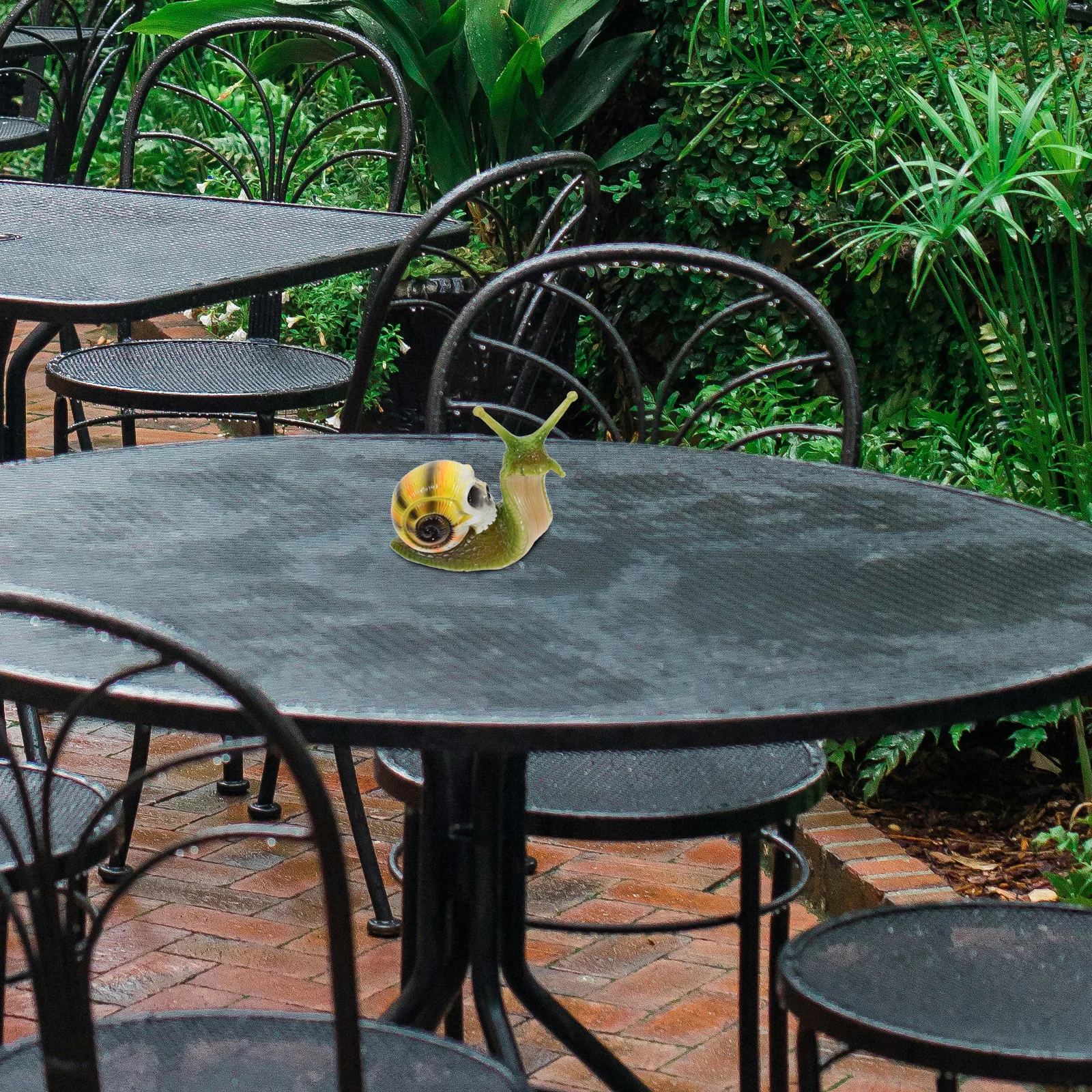 

Compact Snail Statue Resin Garden Decor Adorable Ornament Miniature Animal Design Unique Courtyard Accessory Indoor Outdoor