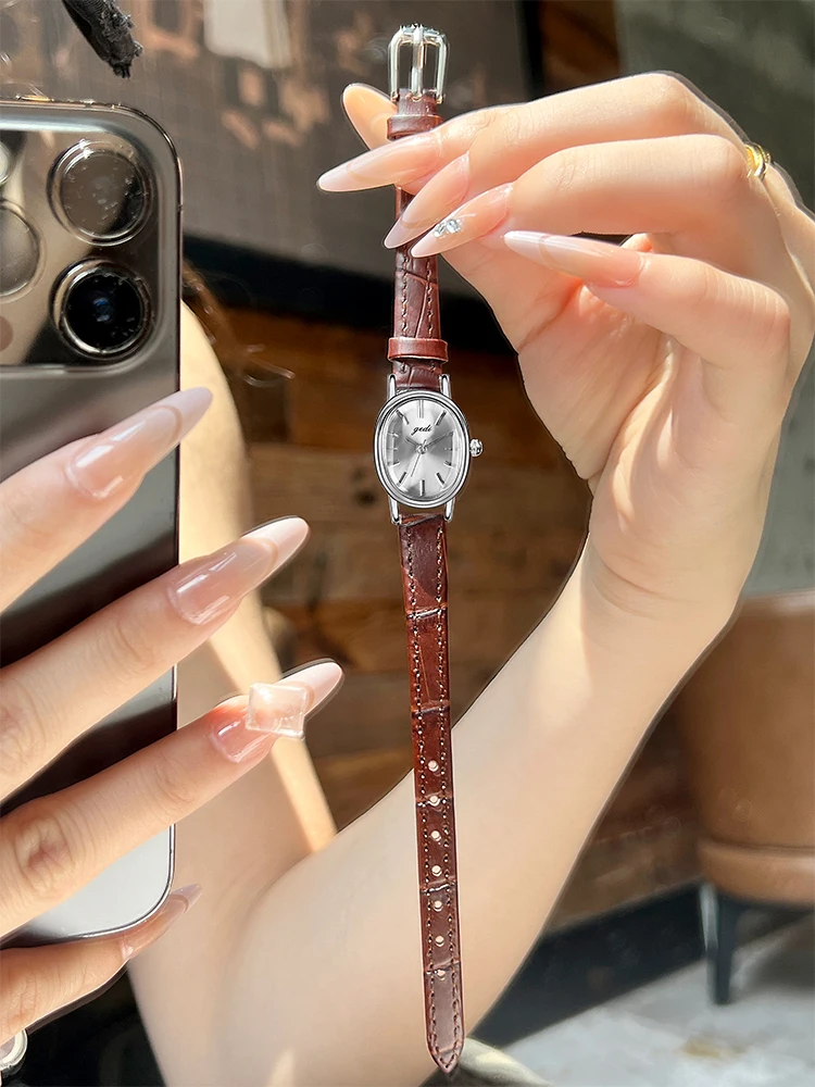 ساعة يد نسائية أنيقة، ساعة يد نسائية صغيرة ورائعة مع قرص قديم، ساعة يد فريدة من نوعها، إكسسوار نسائي. #4