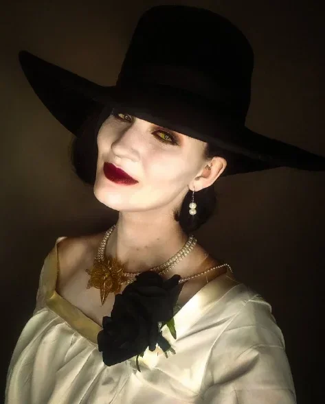 Game Evil 8 Lady Dimitrescu Cosplay Woman's Wig Black Short Bob Hair Headgear Halloween Carnival Party Props Wigs