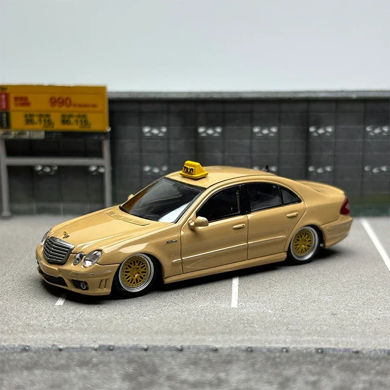 Die-cast 1:64 Scale Benz E63 W211 Classic Four-eye Limited Edition Simulation Alloy Car Model Adult Collection Display Ornaments