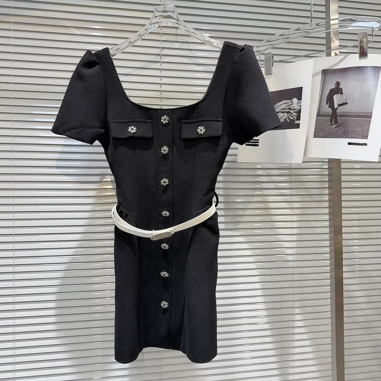 Primavera 2026 Novo Sle Little Fraance Wind U-Ne Diamond Bule Cintura com cinto Slim Fit Or Sve Dr Cintura alta Linha A...