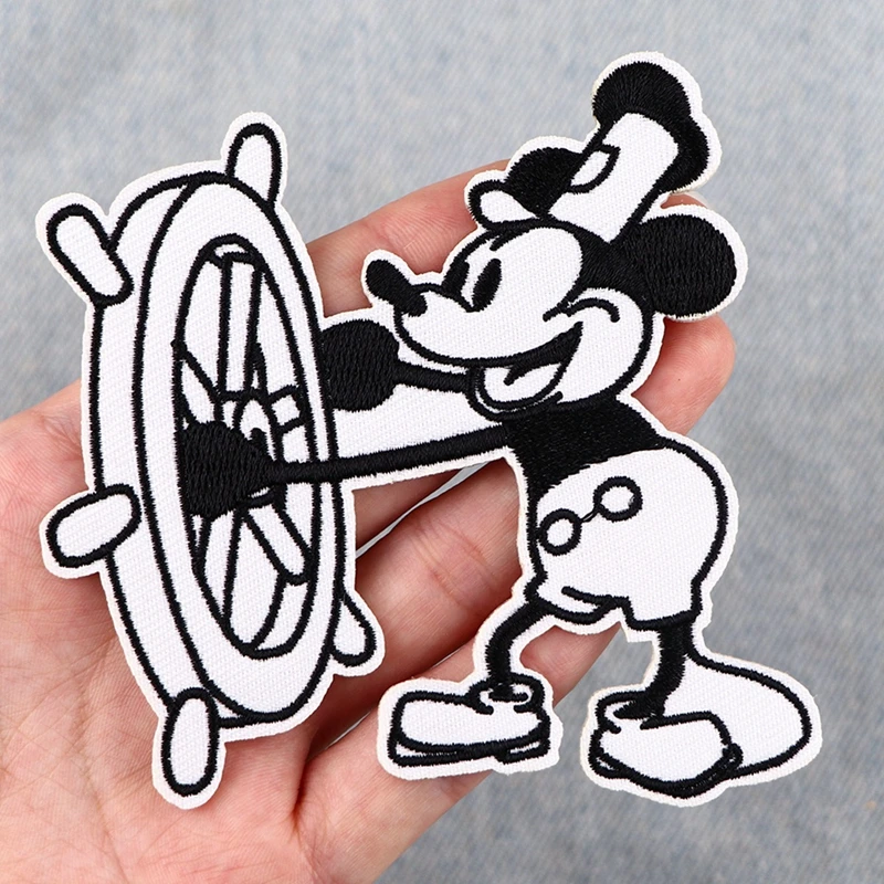 Disney Mickey and Minnie Anime Embroidered Iron Patch Clothes, Mickey Mouse Cartoon Children's Clothing Patch Diy stickers