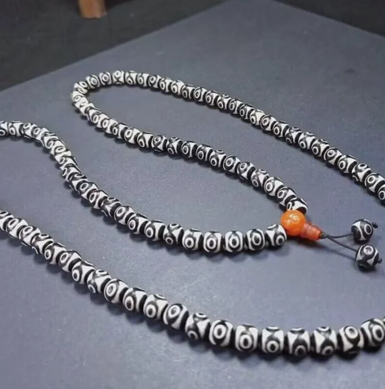 Tibetan batu akik hitam tua merah alami Dzi * 3 mata * 108 kalung panjang manik-manik M3078