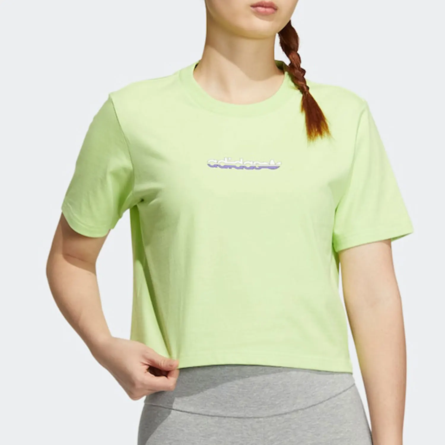 

Женская укороченная повседневная спортивная футболка adidas Originals HP0100