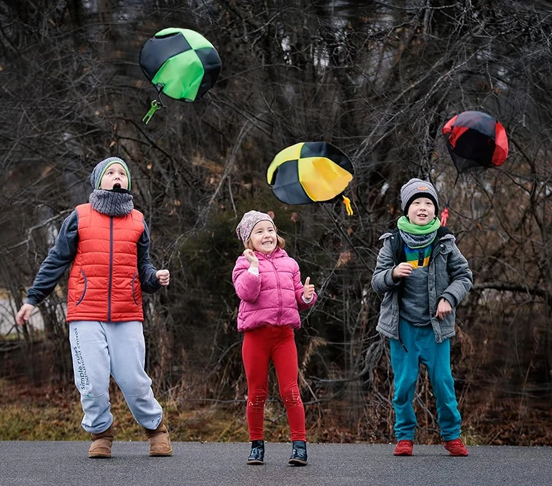 Kids Flying Parachute Toy 1/4/10 Sets - Outdoor Play Games with Mini Army Soldiers, Sports Birthday Gifts for Boys Girls