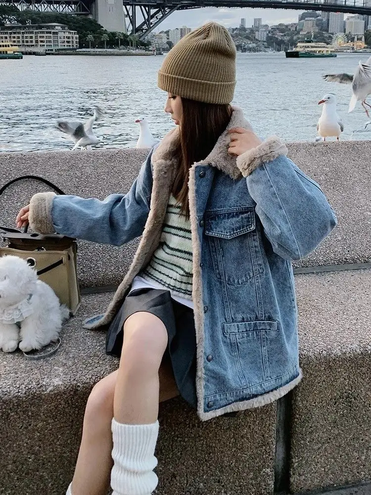 

Джинсовое пальто Buttions Мех Плюшевое женское осеннее влагоотводящее плиссированное пальто стандартного кроя в консервативном стиле Городской социальный хип-поп с клапаном реглан Y2K