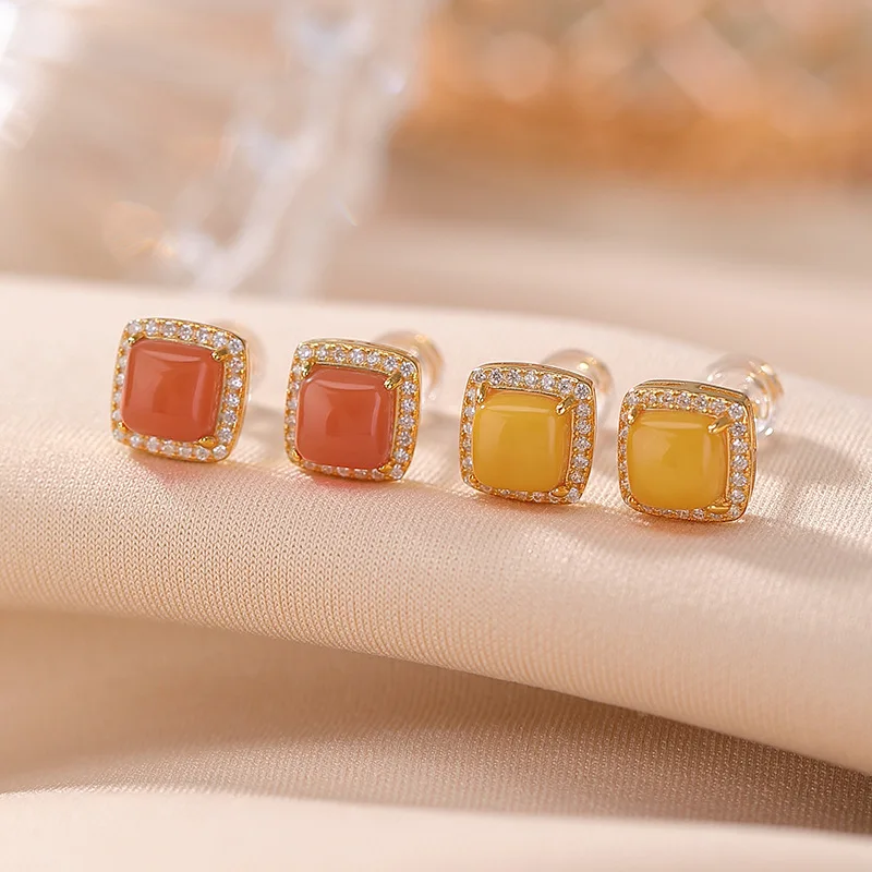 

Nanhong Red S925 Sterling Gold-Plated Amber Square Inlaid Geometric Silver Earrings