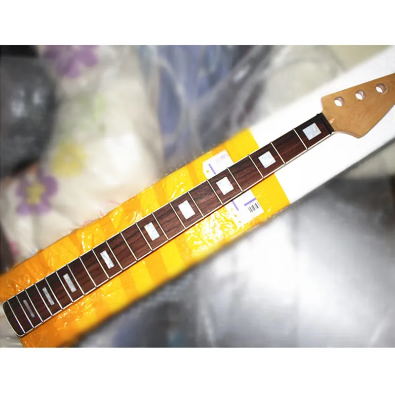 20 Frets Maple Electric Bass Guitar Neck 4 Strings Rosewwood Fingerboard Glossy Paint Customized Guitar Accessories Parts