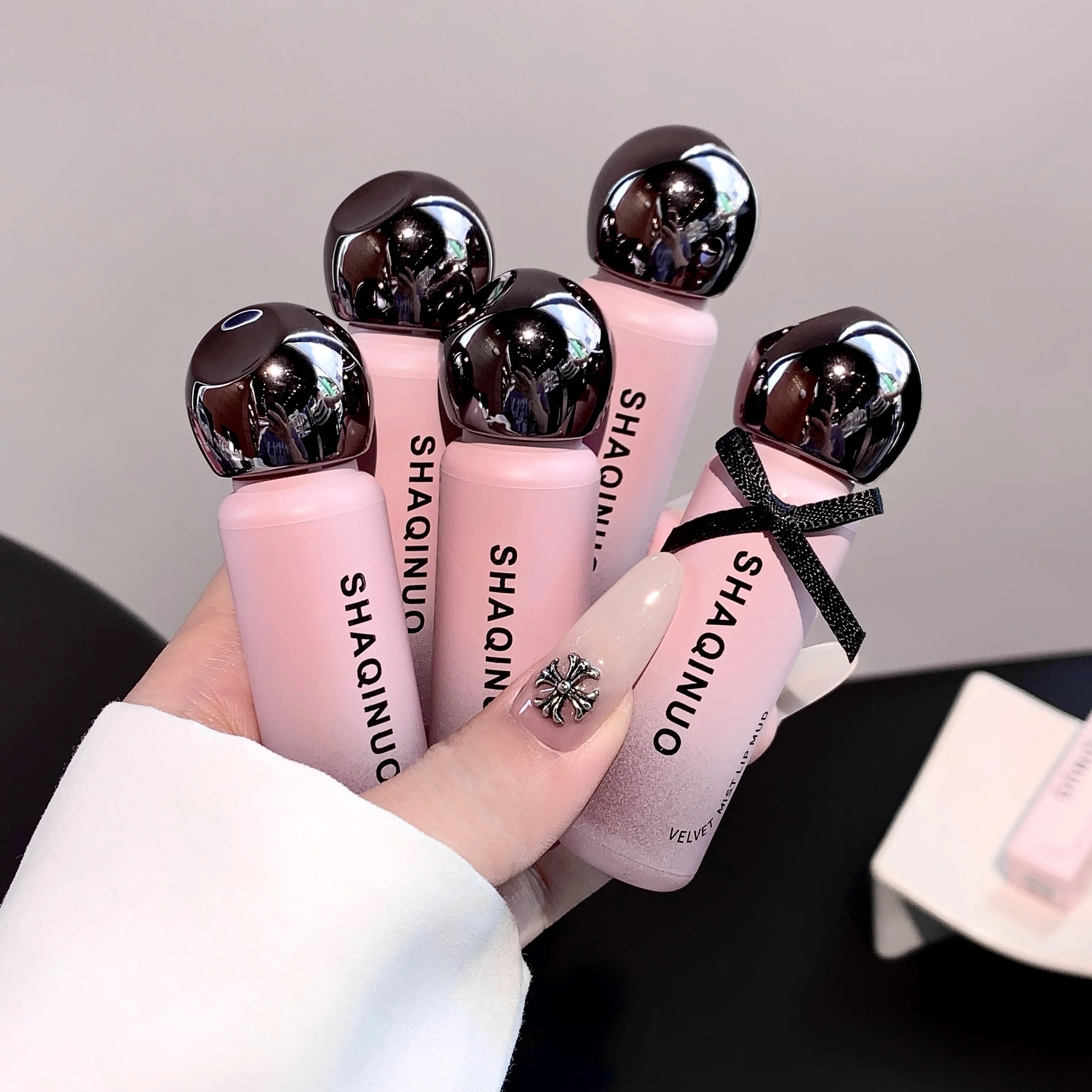 SHAQINUO Velvet Mist Lip Glaze, Matte Velvet Lip Clay Long-lasting Color Non-drying Lipstick