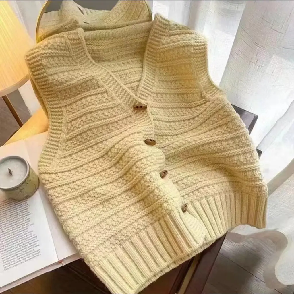 

Women's Korean Knitted Cardigan Vest Autumn Horn Button Three-Dimensional Pattern Sweater Vest Easy to Match