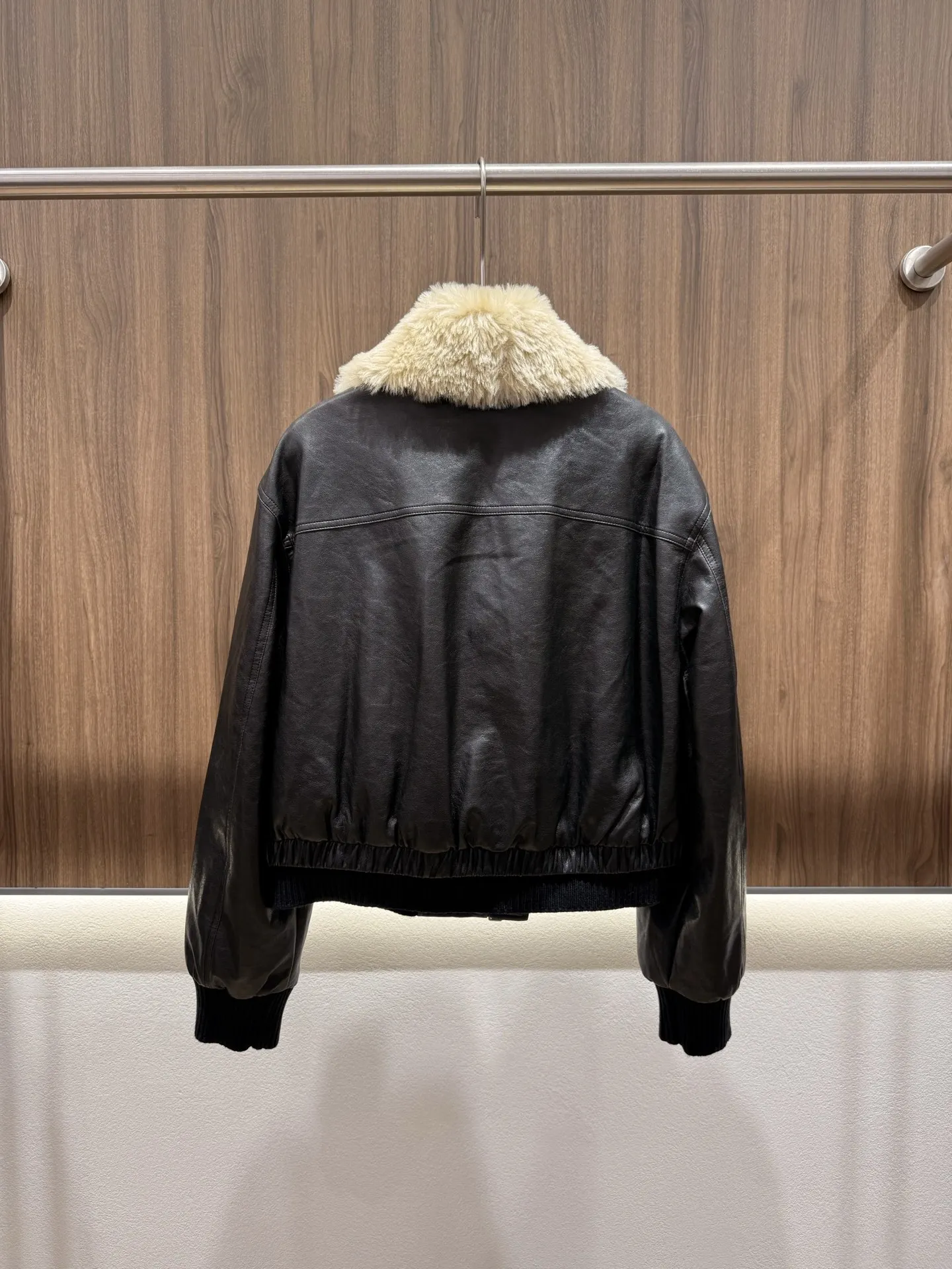 Retro fur collar black short down jacket, 2026 autumn/winter new down filling windproof and warm women's down jacket