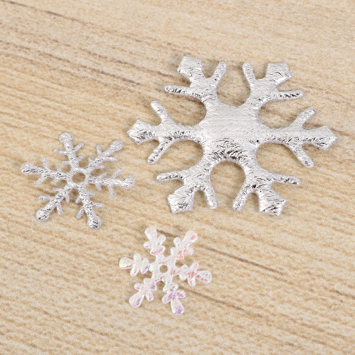 

600Pcs Christmas Snowflake Confetti Silver White Snow Shaped Balloon Fillers Craft Supplies Party Decoration Unique Table