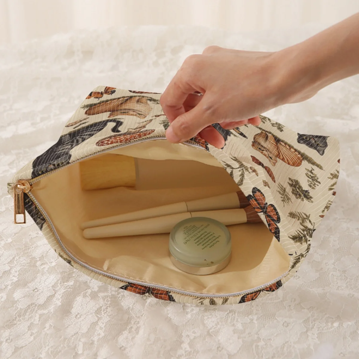 Cat patterned corduroy makeup bag, lightweight zipper storage box, multifunctional bag with lining, used for storing cosmetics