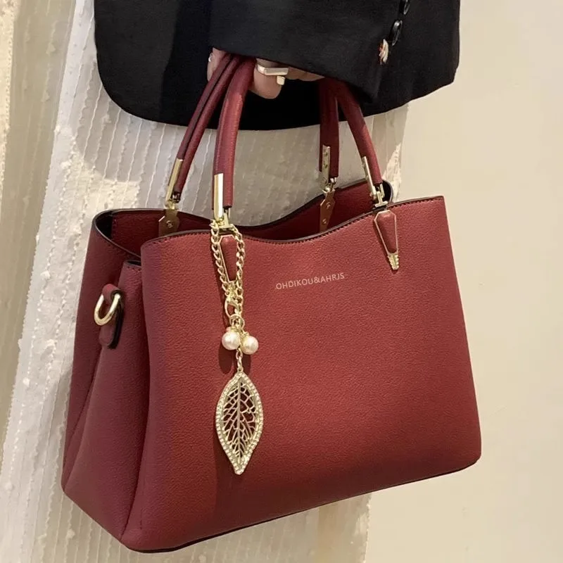 حقيبة يد نسائية حمراء أنيقة فاخرة بمقبض علوي حقيبة كتف كروسبودي حقيبة حمل عالية الجودة من جلد البولي يوريثان للحفلات اليومية #2