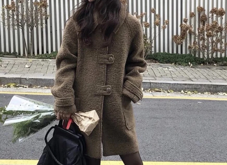 

2025 Winter Retro Collar Woolen Coat Retro Medium Long Single Breasted Thick Coat