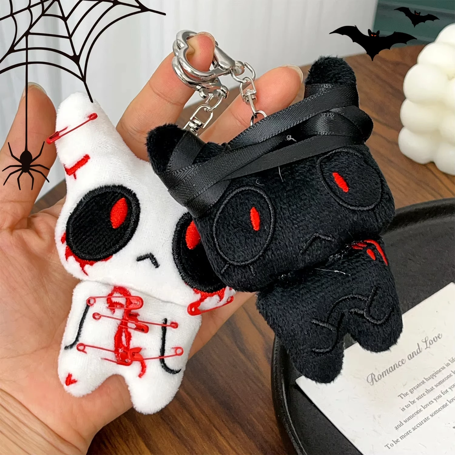 ハロウィンホラーぬいぐるみキーホルダー不気味な血まみれのモンスター人形ゴスキーリングバックパック用コスプレアクセサリーパーティーギフト