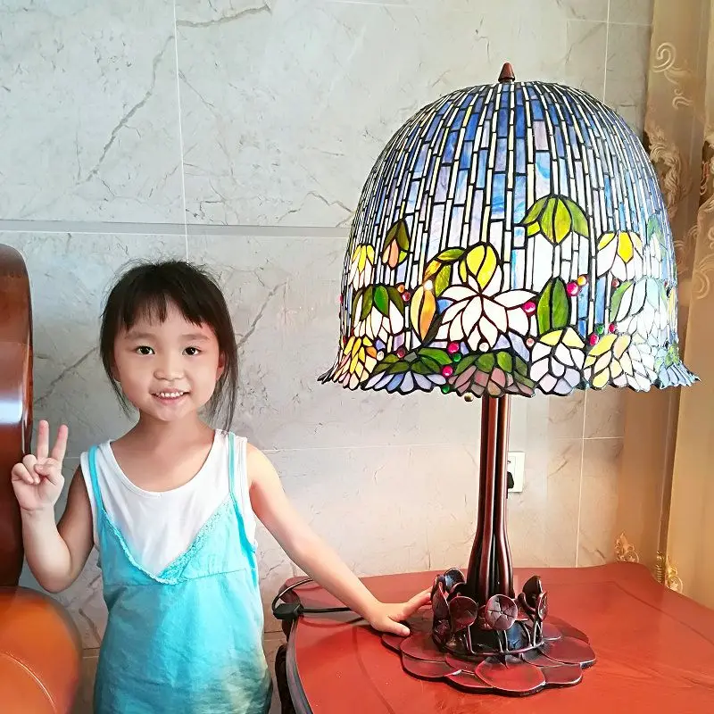 is all copper, and it is a replica of the large table lamp in the bedroom bed of the European and American customers.