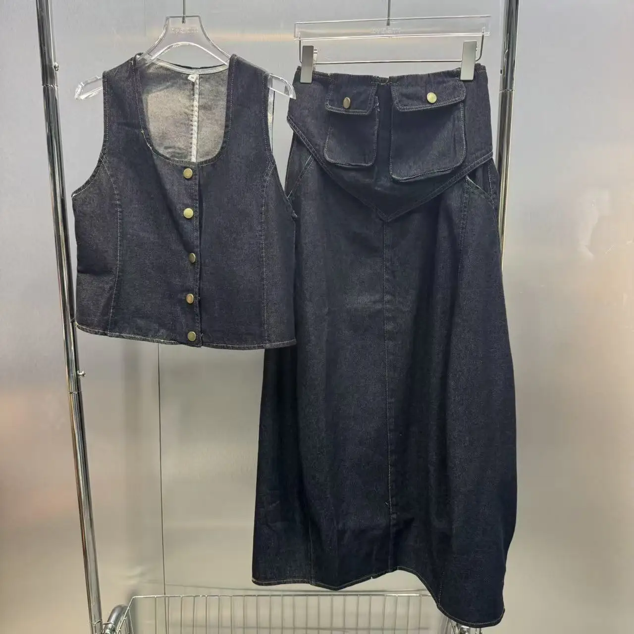 

Summer 2026 Women's Denim Style V-neck Single Button Vest And Skirt Set Breathable Casual Loose Fit Fashionable Trendy