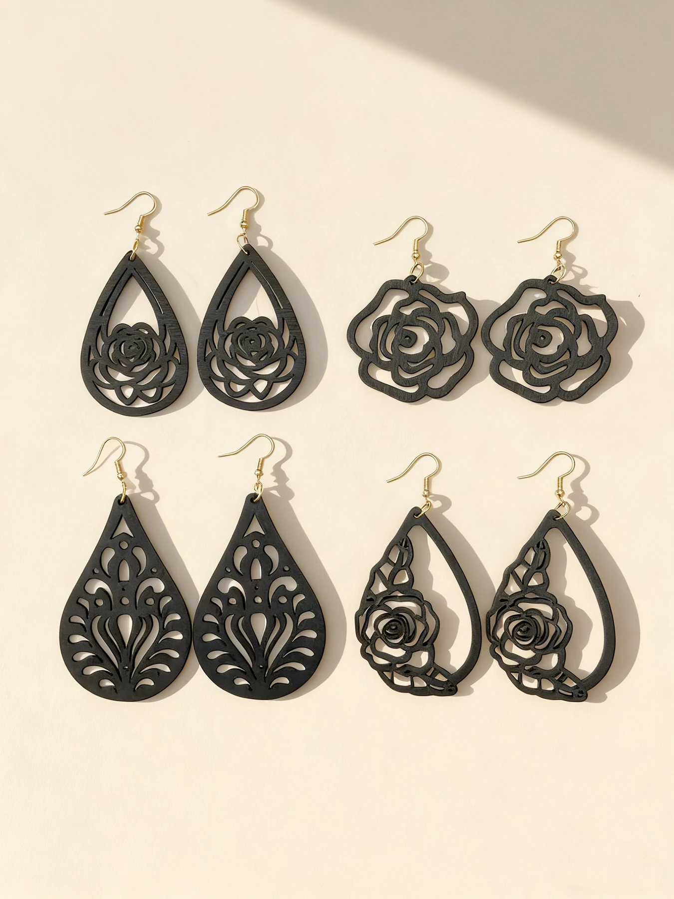 4 Paar – Bohemian-Ohrringe mit mehrfarbigem Blumenmuster – stilvolle Ohrringe mit Wassertropfen und Rosenanhänger, geeignet für Damenmode-Accessoires