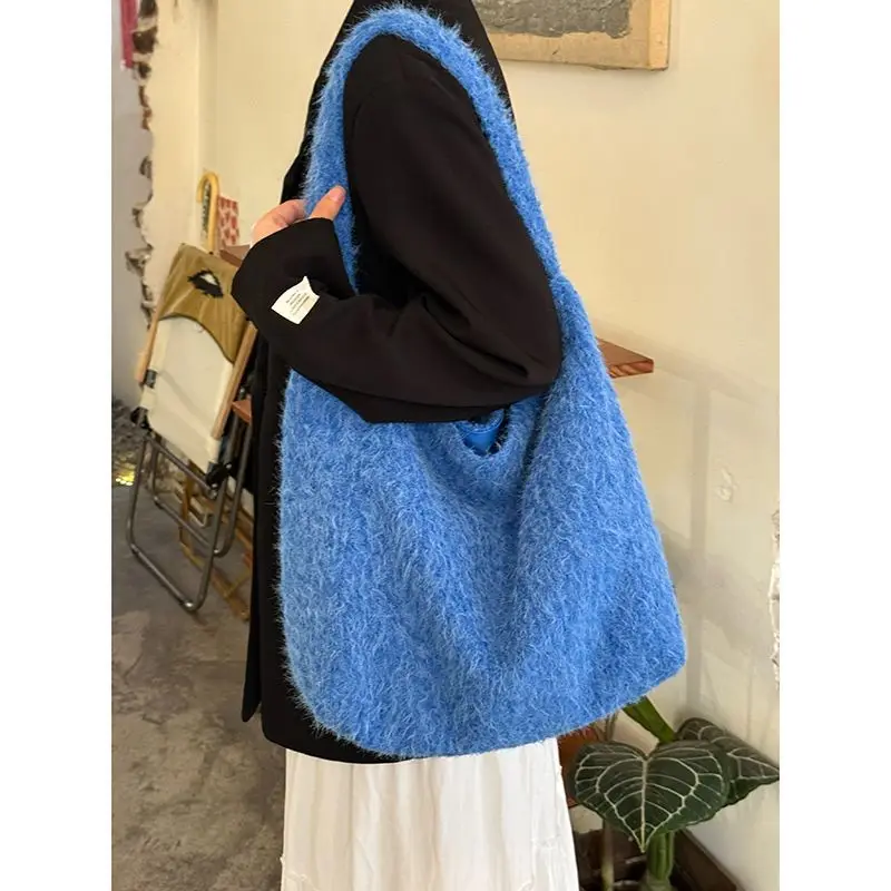 Bolso de mano de felpa suave para mujer, ideal para el invierno, tipo tote, para ir al trabajo o de compras, color azul Klein, bolso de hombro tipo cubo, gran capacidad.