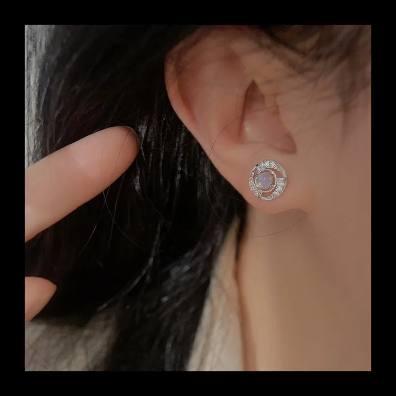 Ins حار بيع المجوهرات 925 الفضة زوبعة Moonstone وأقراط الأقراط أزياء المرأة الجديدة