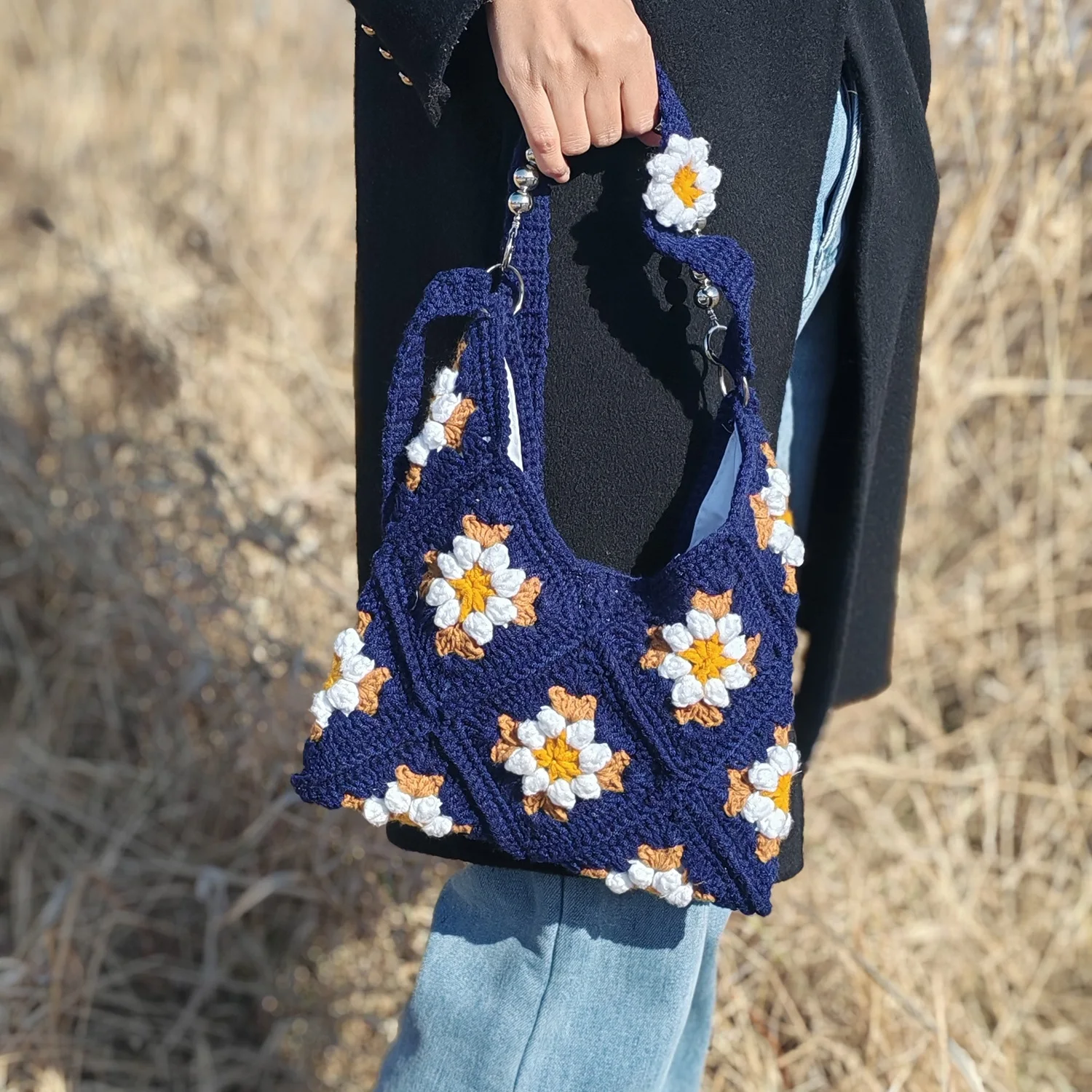 bolsa-elegante-feita-a-mao-com-flores-de-croche-–-sacola-elegante-e-moderna-com-design-de-flores-bolsa-de-ombro-de-malha-leve