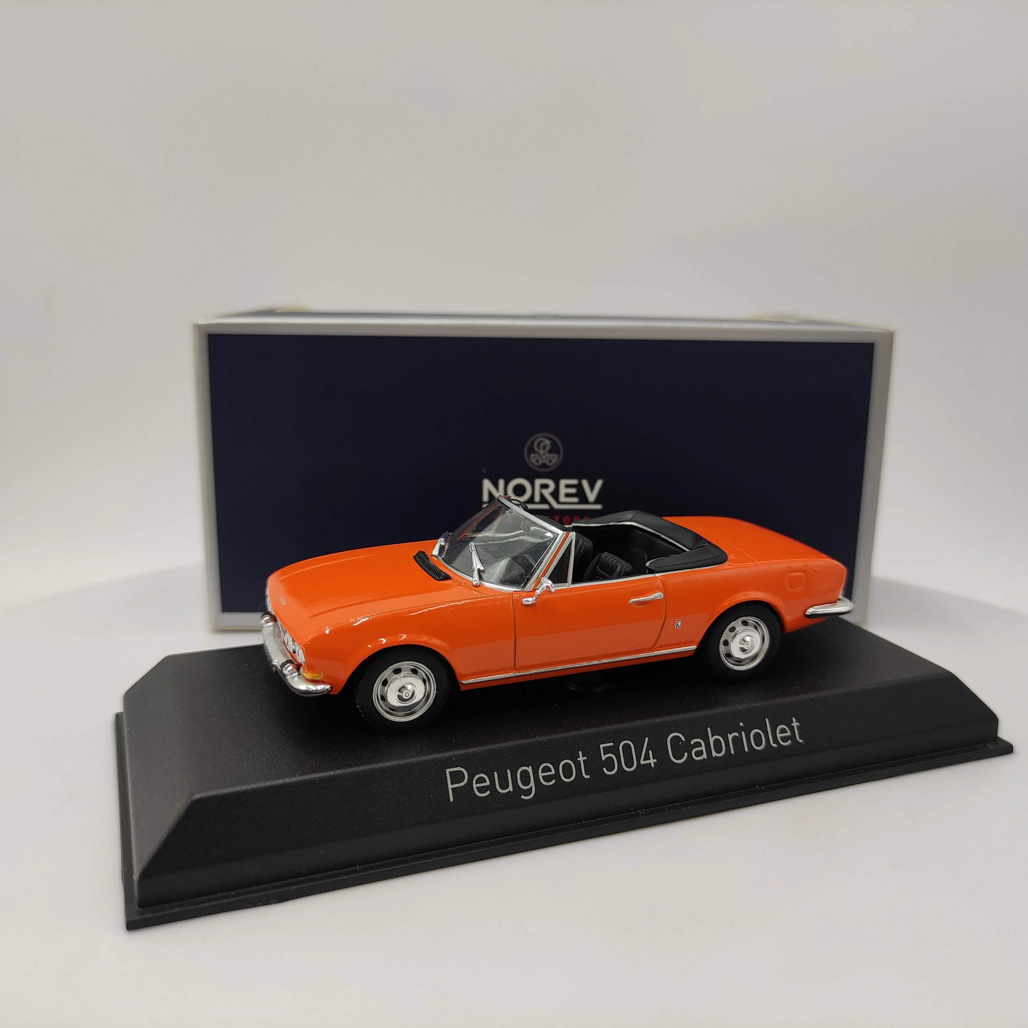 

Diecast NOREV 1/43 Scale 1969 Peugeot 504 Convertible Alloy Car Model Collectible Toy Gift Souvenir Display Ornament