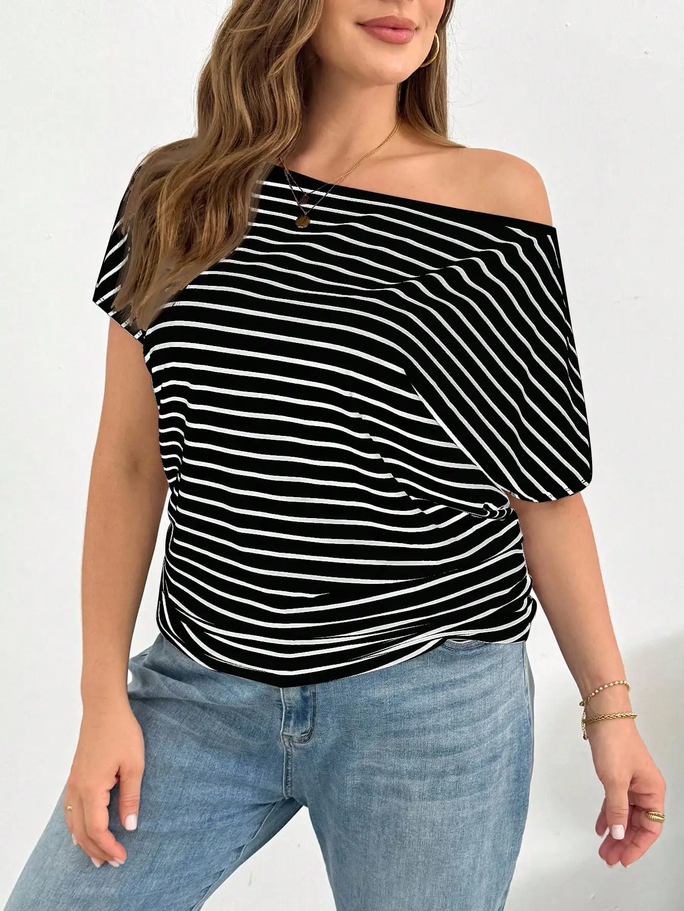 

Черно-белая полосатая свободная футболка с открытыми плечами и короткими рукавами для женщин, повседневный летний топ