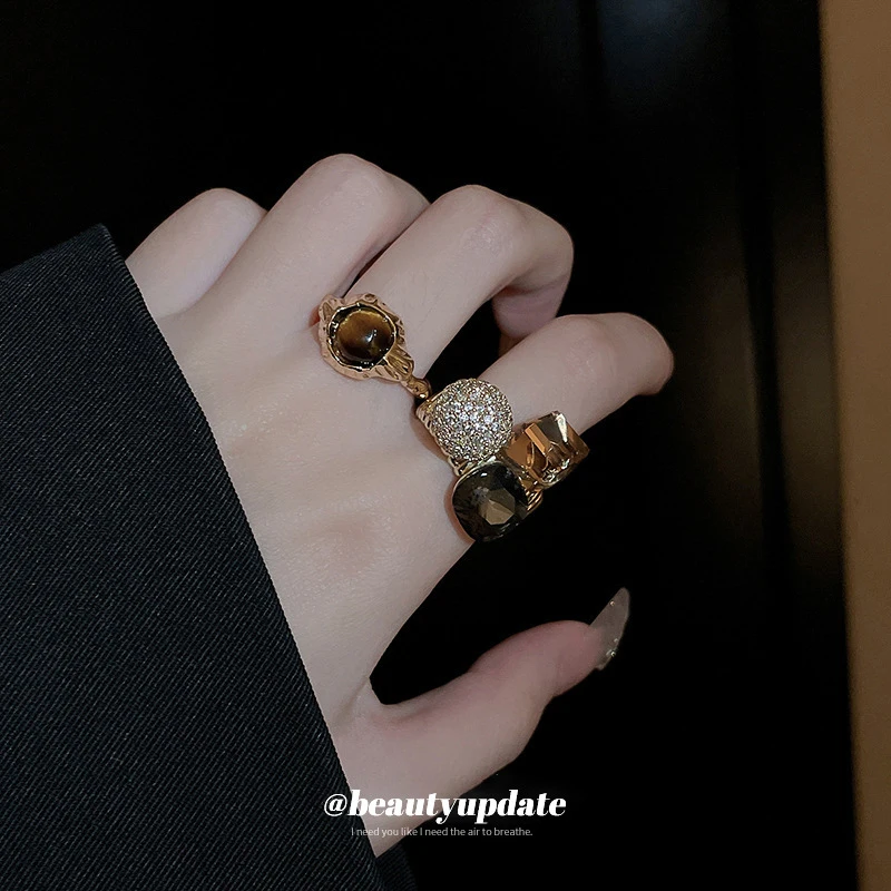 Zirkon-Ring mit Rundem Elektroplattiertem Diamantenbesatz, Geometrischer Öffnung, Neuer Exquisiter Einfacher Ring, Luxuriös und Atmosphärisch, Hochwertig für Partys