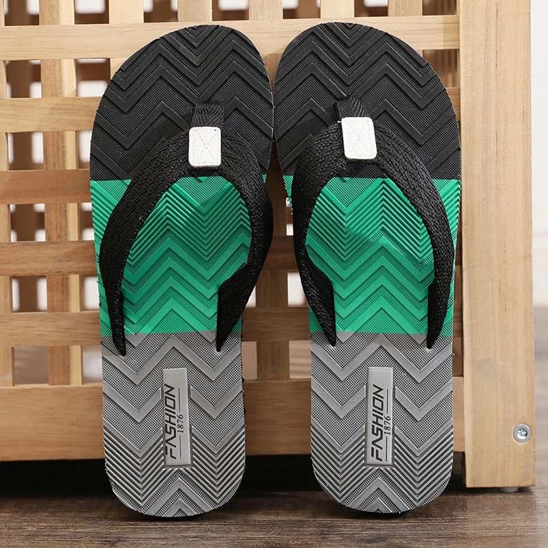 2026 New Slippers Men Flip Flops Beach Sandals Non-slip Casual Flat Slides Slippers Indoor House Shoes for Men Outdoor Shoes