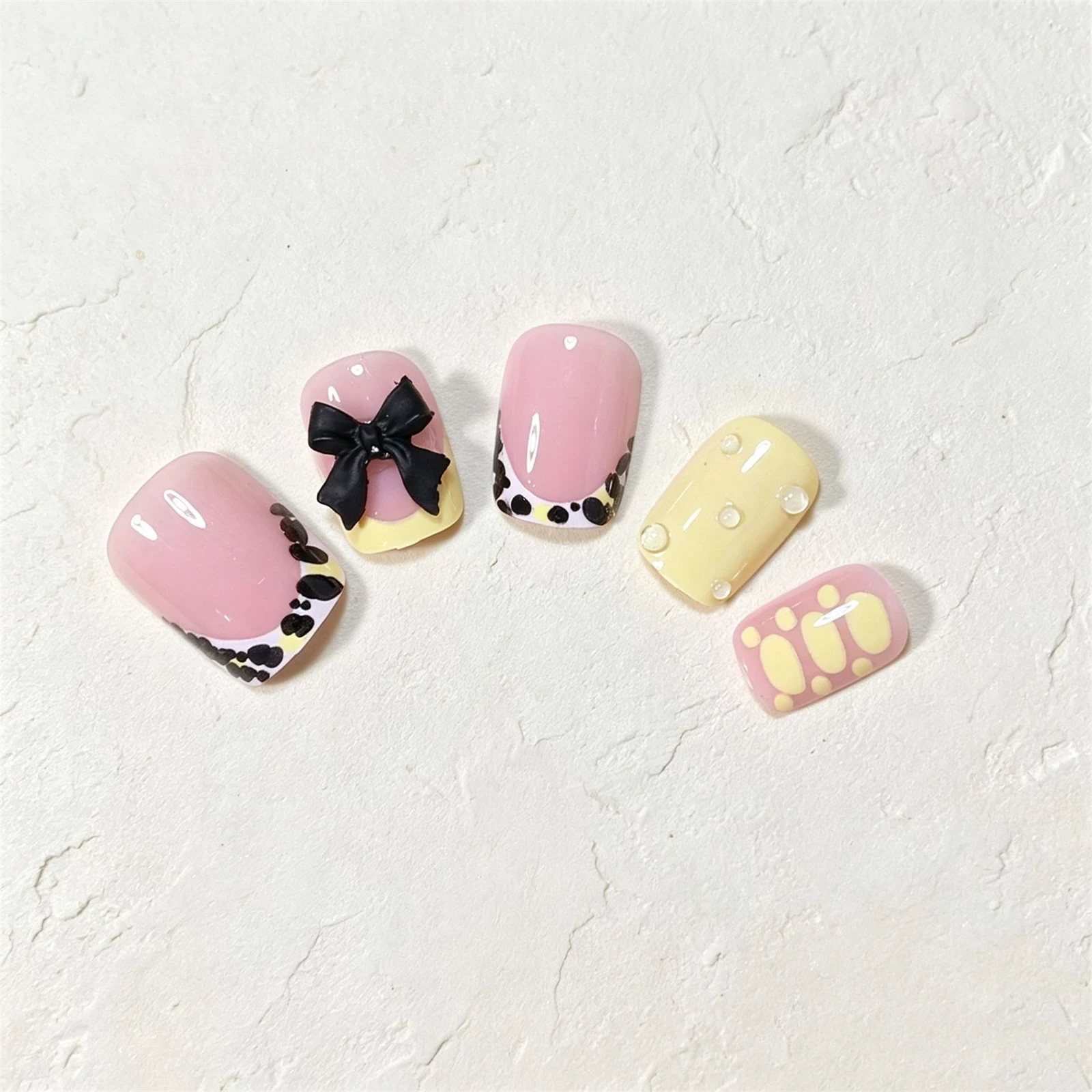 Easy Apply Press On Nails Elegant for Party Wedding Holiday 24pcs Cow Print Resin Tips with Bows Daily Fashionable Manicure
