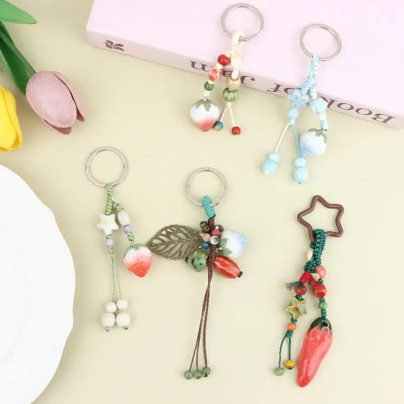 Handgefertigter Keramik-Erdbeer-Pfeffer-Schlüsselanhänger, Boho Perlen-Gewebter Schlüsselring, Niedlicher Taschenanhänger für Frauen und Mädchen, Geschenk, Tägliche Dekoration – Detail 13
